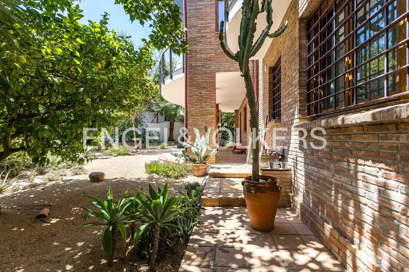 Vista exterior de Finca rústica en venta en Vilanova i la Geltrú con Calefacción, Jardín privado y Terraza