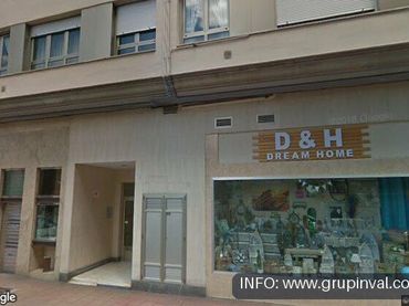 Single parking space for sale in calle doce de octubre 18