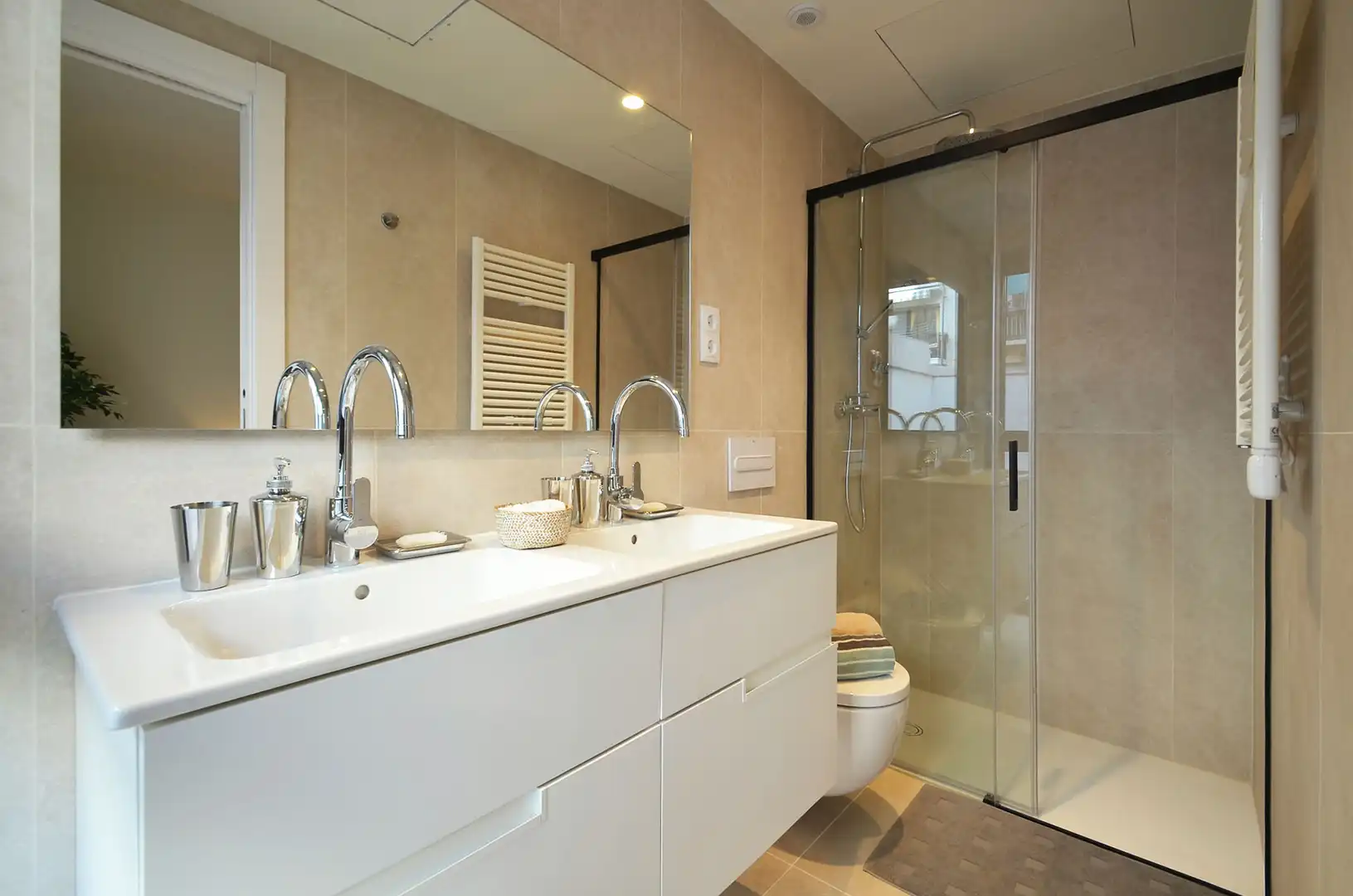 Bathroom of Apartments for sale in Barcelona  with Air Conditioner, Heating and Private garden