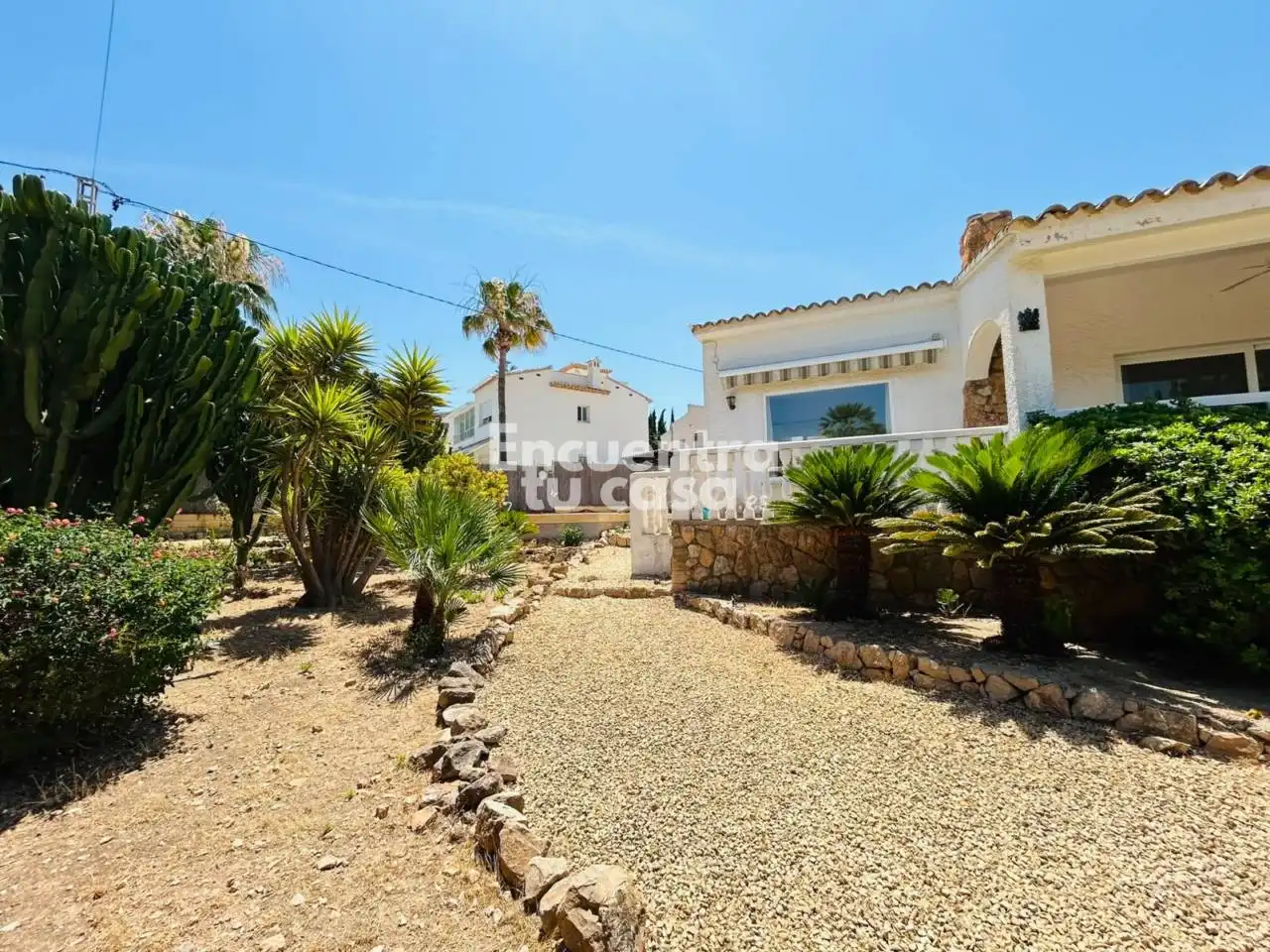 Vista exterior de Casa o xalet en venda en L'Alfàs del Pi amb Aire condicionat, Calefacció i Jardí privat