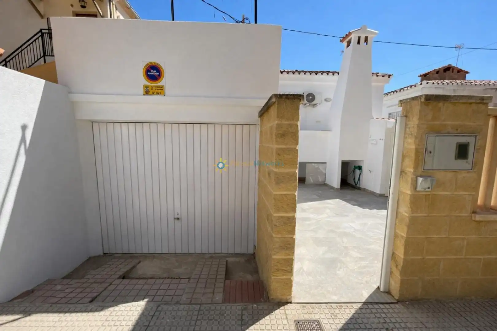 Aparcament de Casa o xalet en venda en Miramar amb Aire condicionat, Jardí privat i Terrassa