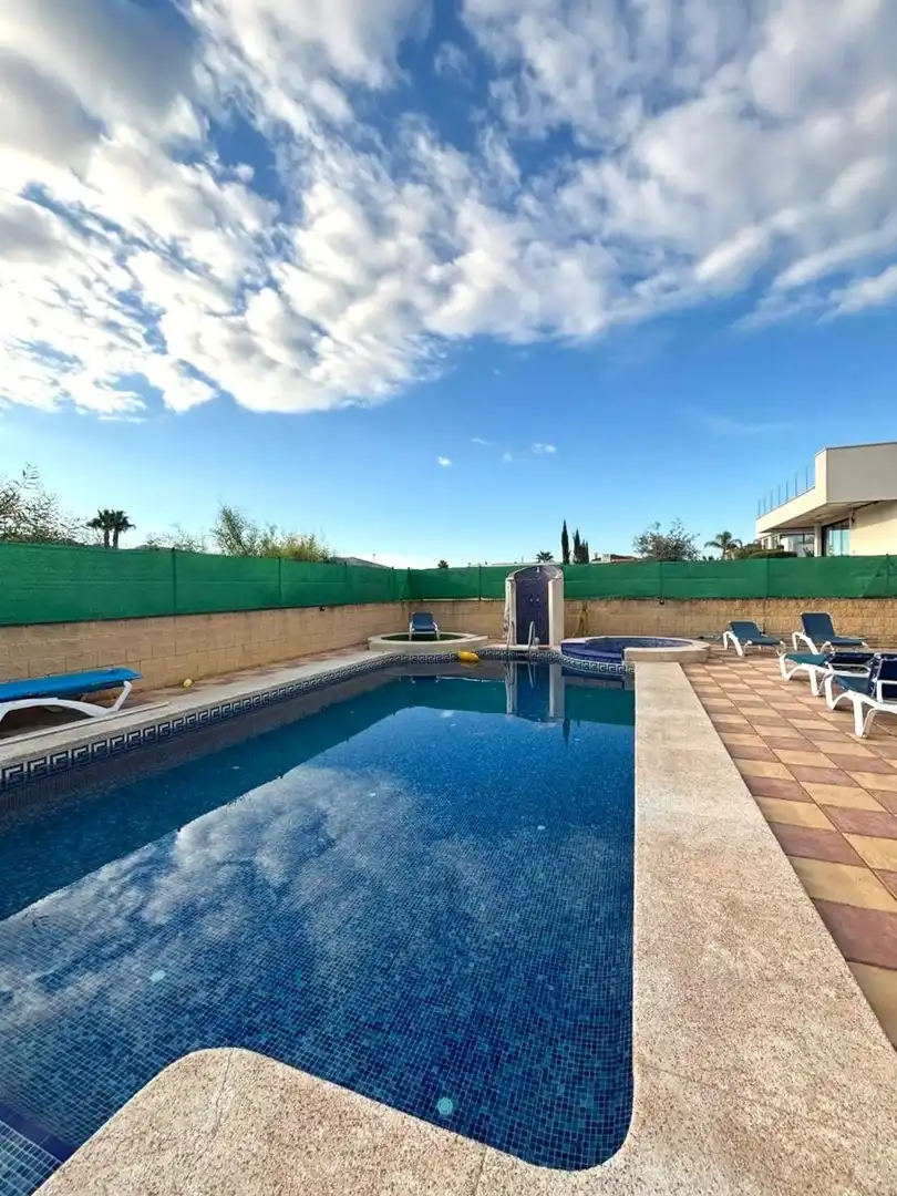 Casa con terraza en venta en Pueblo - Urbanizaciones, imagen 4