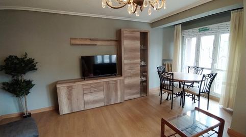 Foto 2 de Piso de alquiler en Versalles, Avilés