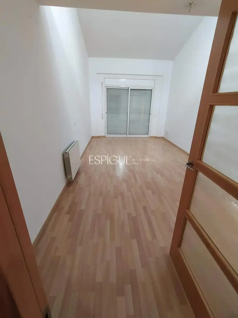 Schlafzimmer von Maisonette zum Verkauf in Girona mit Klimaanlage, Heizung und Parkett