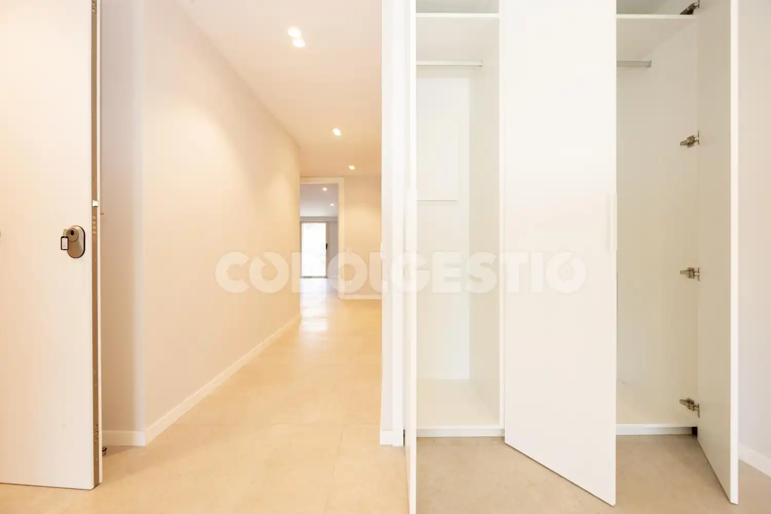 Flat for sale in Vic  with Terrace