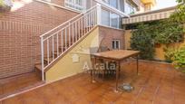 Jardí de Casa adosada en venda en Alcalá de Henares amb Aire condicionat, Terrassa i Piscina