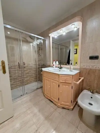 Baño de Piso en venta en Badajoz con Calefacción, Terraza y Trastero