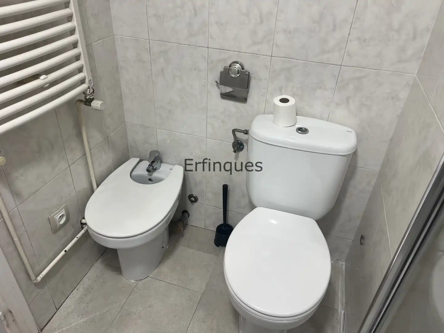 Bathroom of Flat for sale in Terrassa  with Heating, Oven and Washing machine