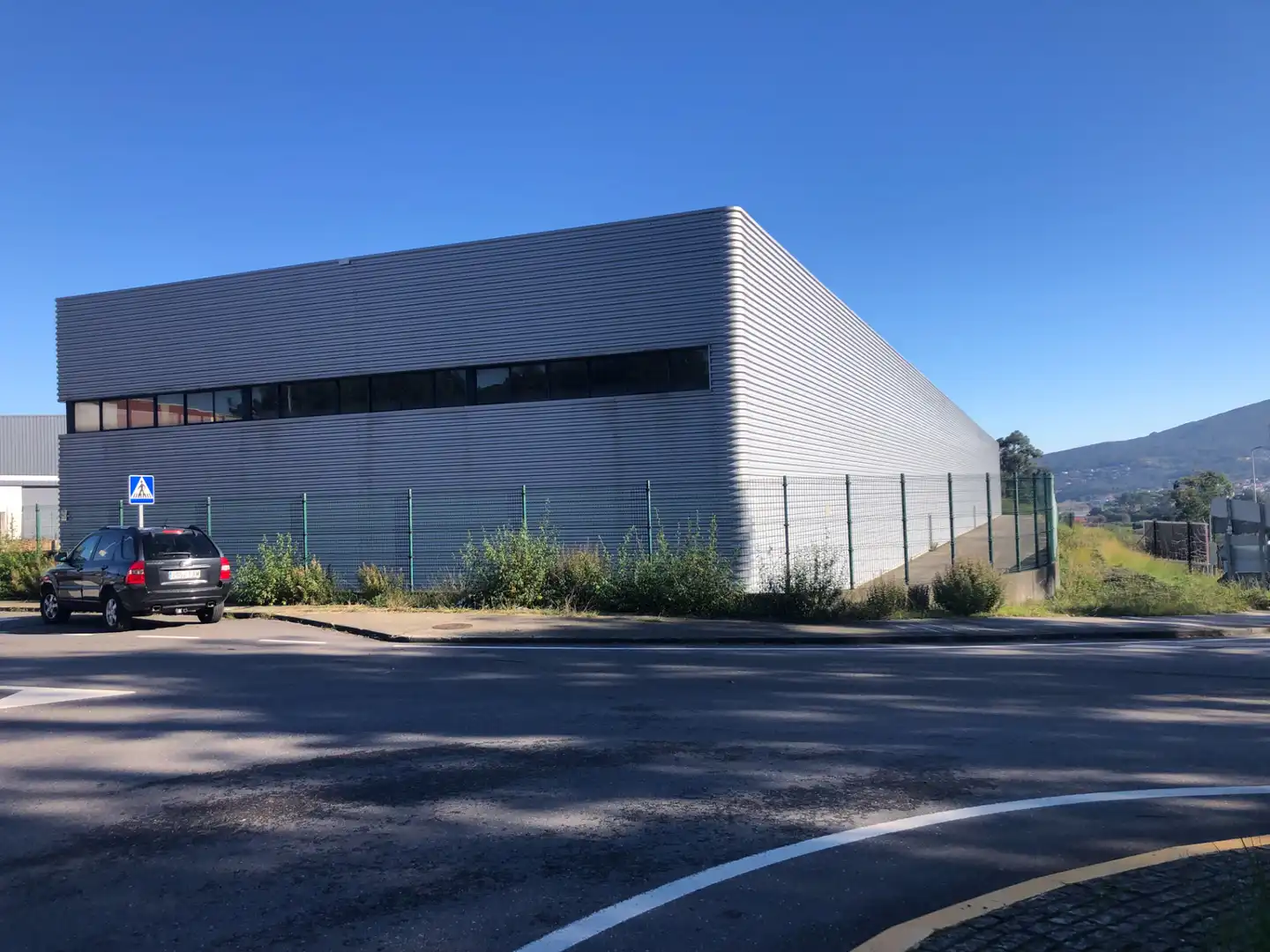 Vista exterior de Nave industrial en venta en Tui