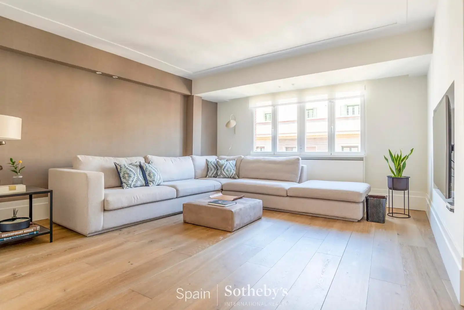 Sala d'estar de Apartament en venda en Madrid amb Aire condicionat, Calefacció i Traster