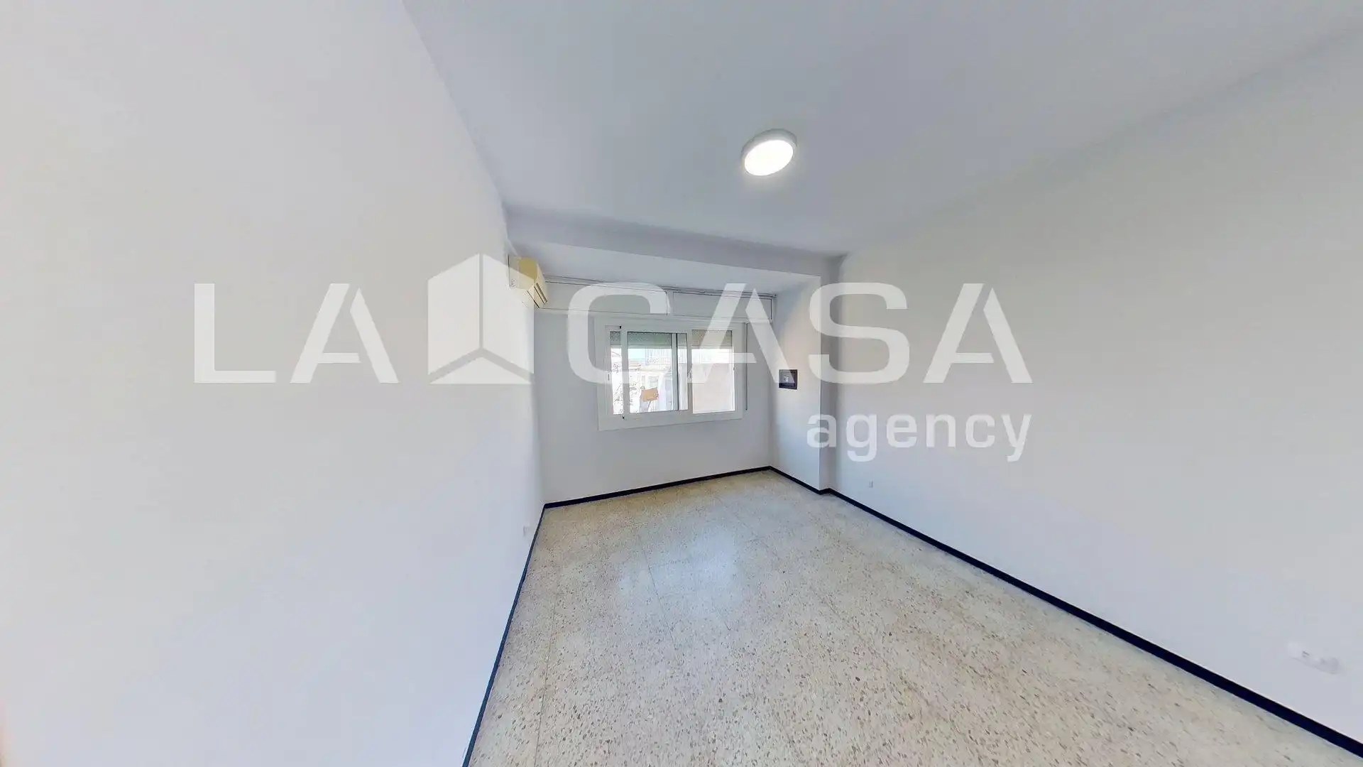 Flat for sale in Barcelona  with Balcony