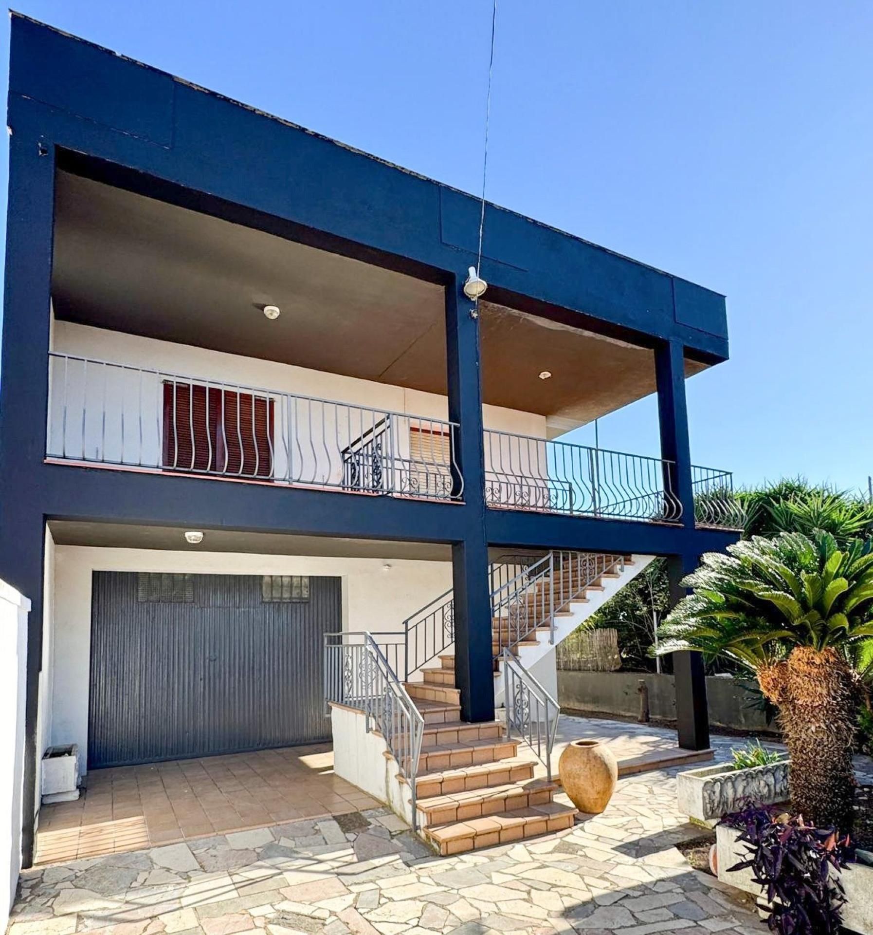 Vista exterior de Finca rústica en venda en Benicarló amb Balcó