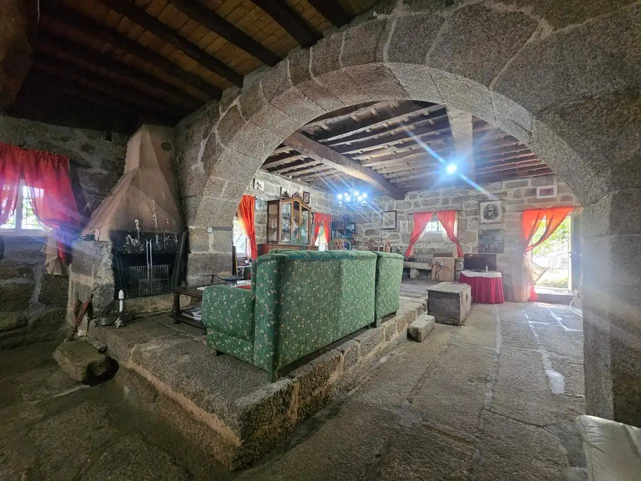 Finca rústica en venta en Beade  con Jardín privado y Amueblado