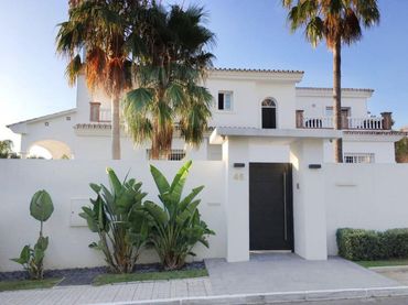 Casa amb piscina en venda a Nueva Andalucía