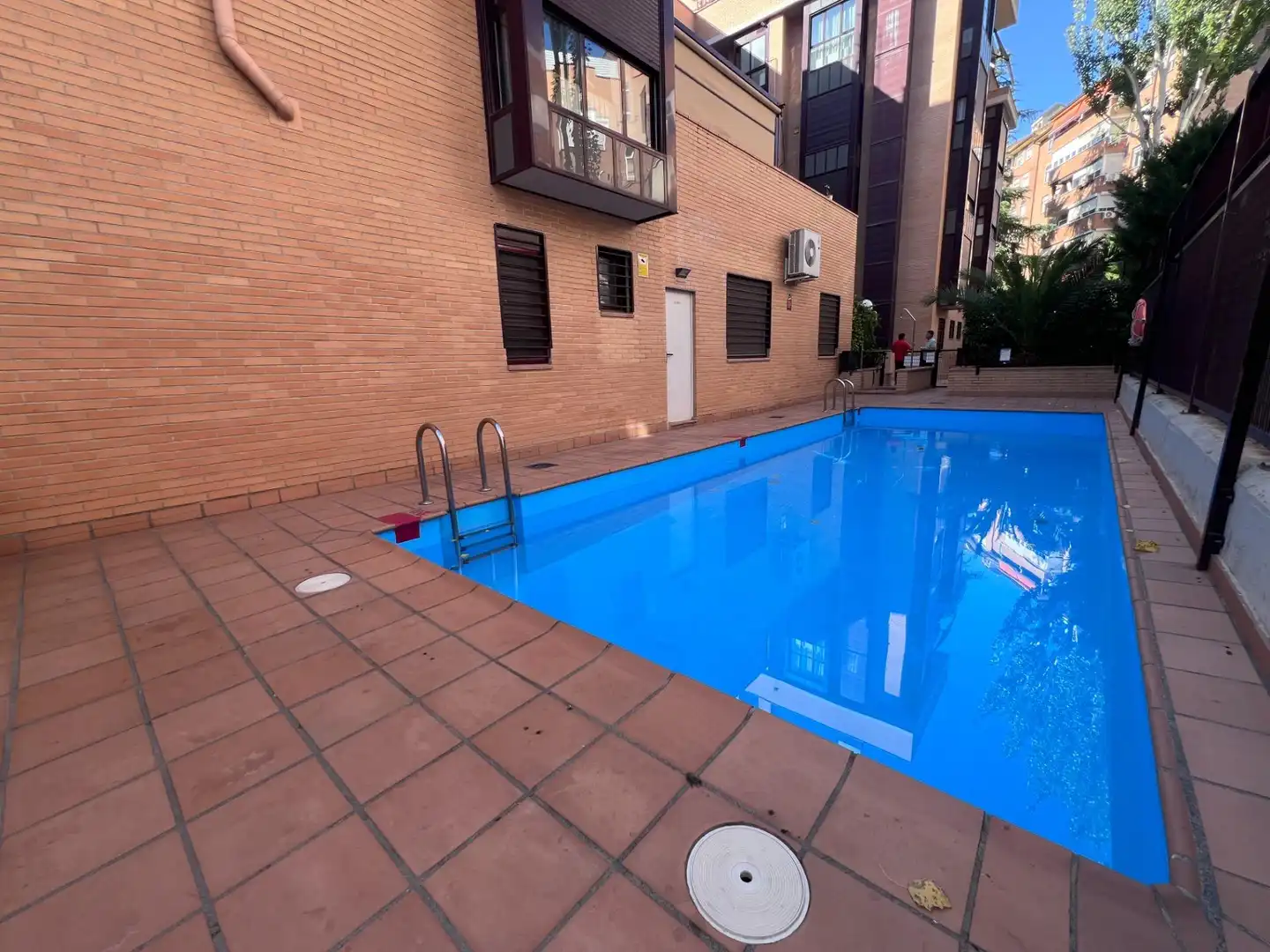 Swimming pool of Flat for rent in Madrid  with Air Conditioner, Heating and Private garden