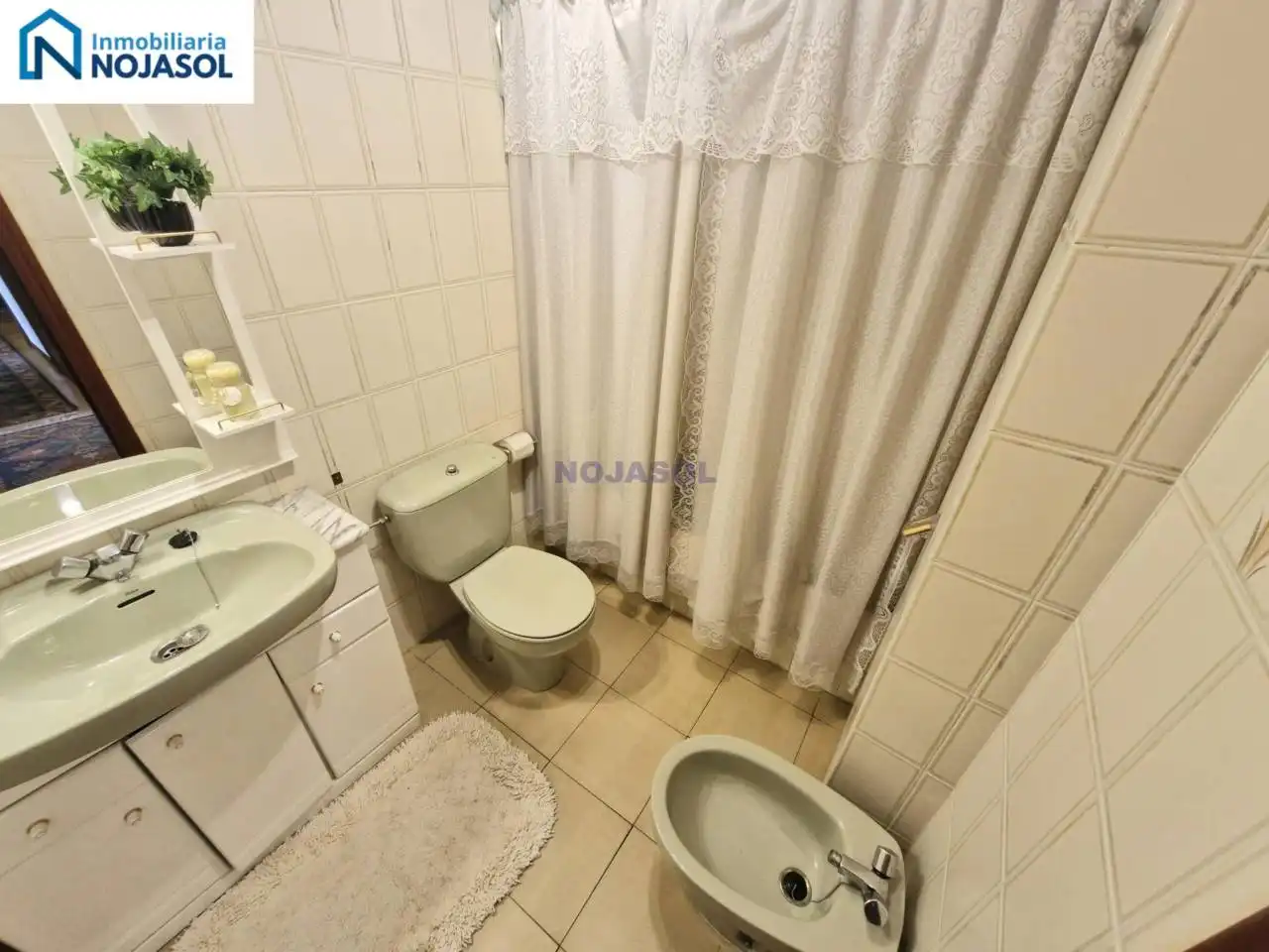 Baño de Piso en venta en Hazas de Cesto con Parquet, Terraza y Amueblado
