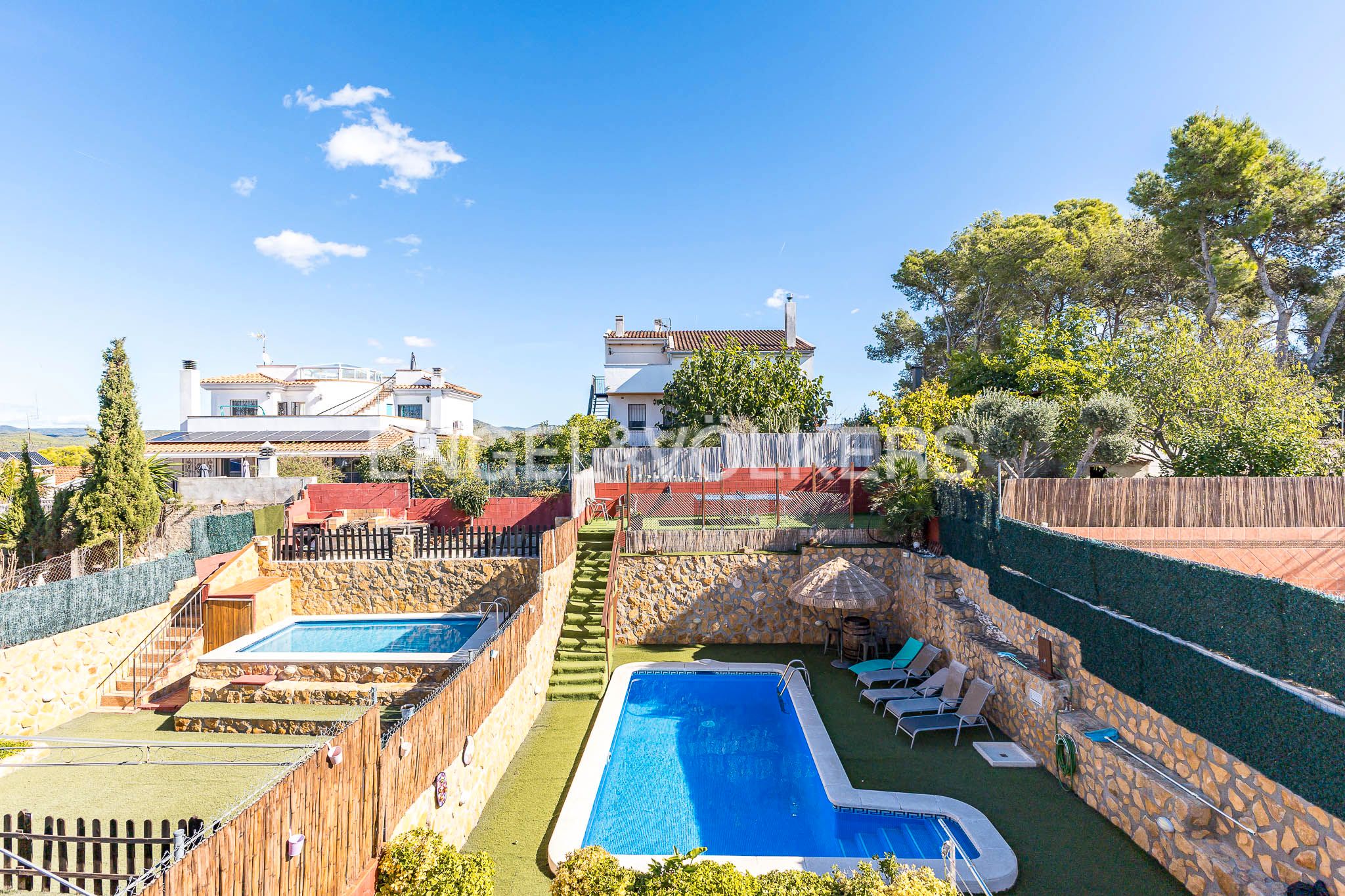 Piscina de Casa adosada en venda en Sant Pere de Ribes amb Aire condicionat, Calefacció i Jardí privat