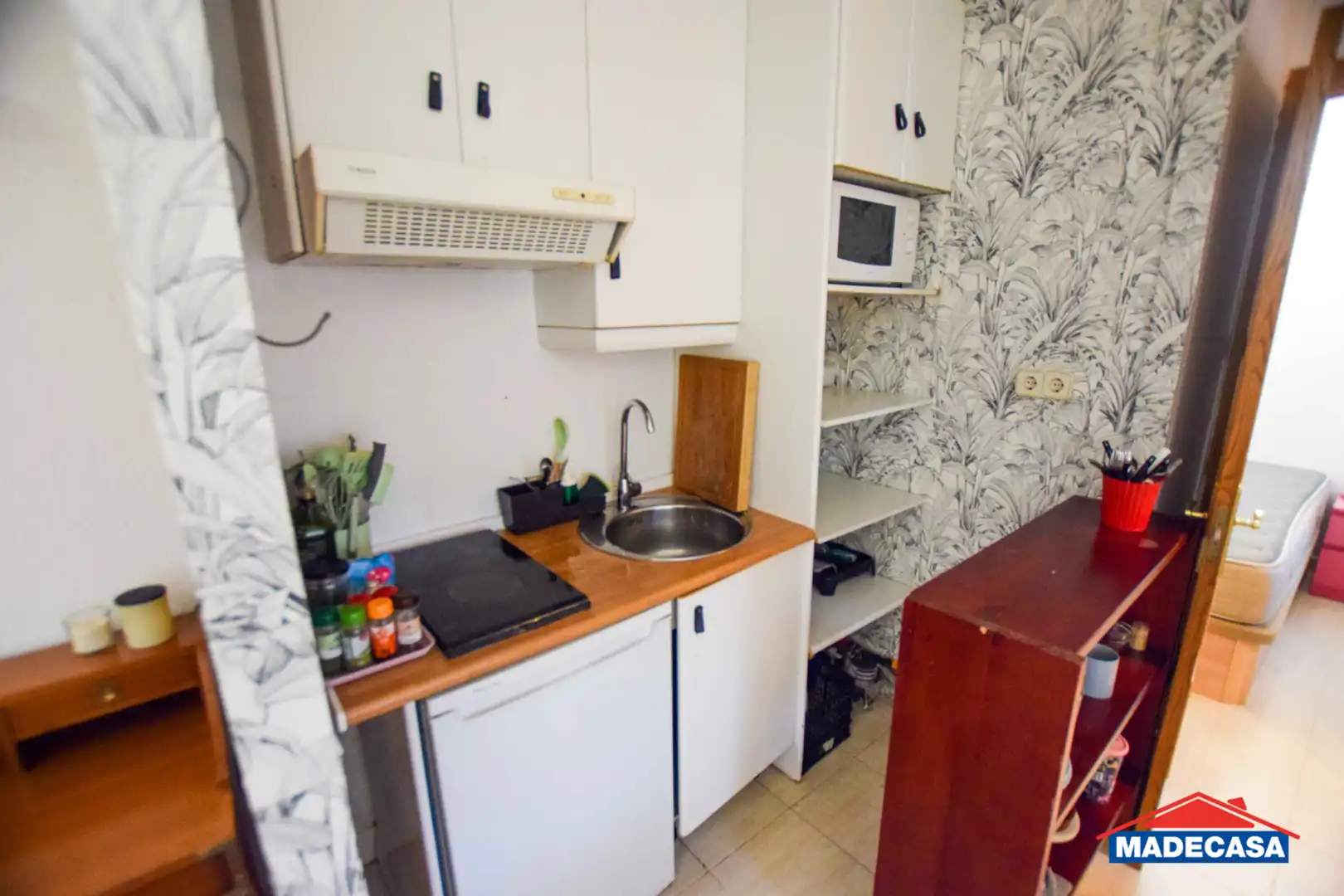 Cuina de Apartament en venda en Madrid amb Moblat, Rentadora i Microones
