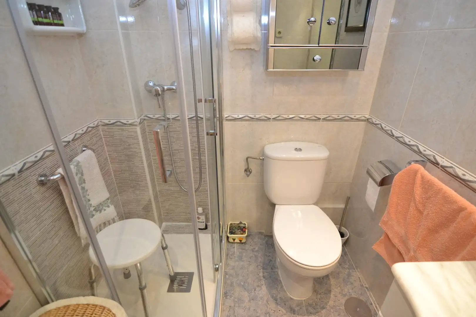 Badezimmer von Wohnung zum Verkauf in Madrid mit Heizung und Parkett
