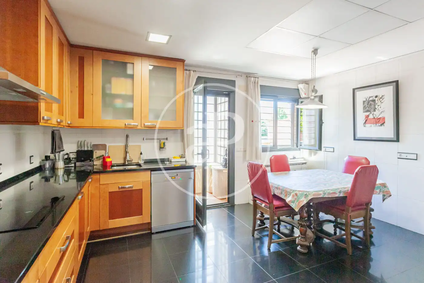 Cocina de Casa adosada en venta en Madrid con Aire acondicionado, Calefacción y Jardín privado