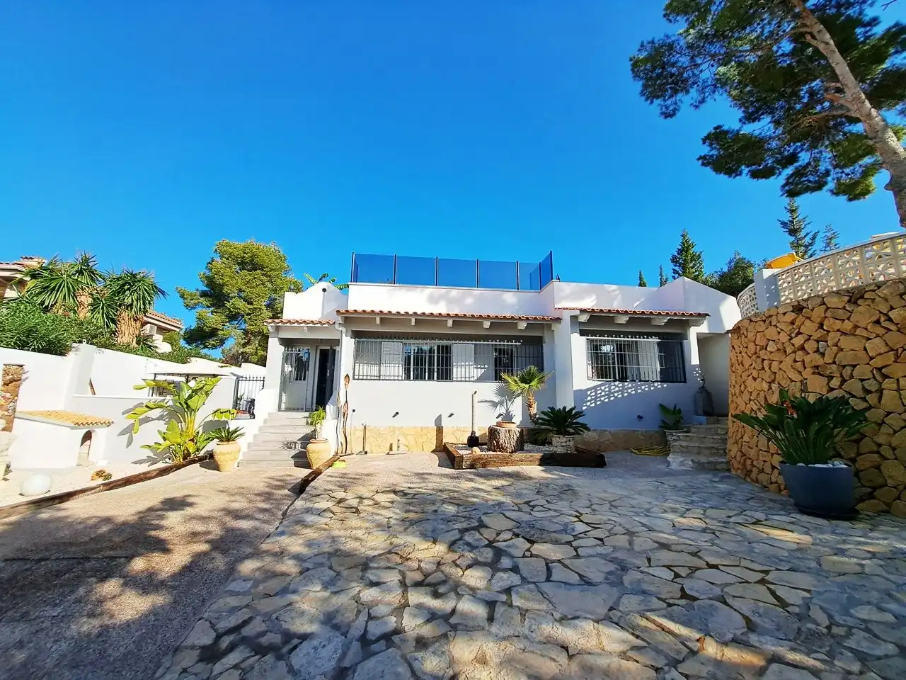 Vista exterior de Casa o chalet en venta en La Nucia con Aire acondicionado, Calefacción y Jardín privado