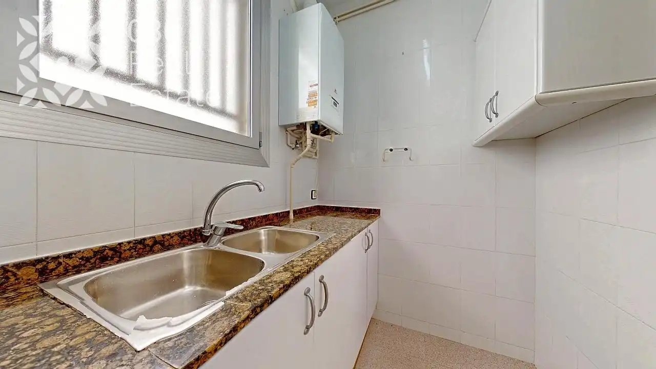 Cuina de Pis en venda en Barcelona amb Calefacció i Balcó