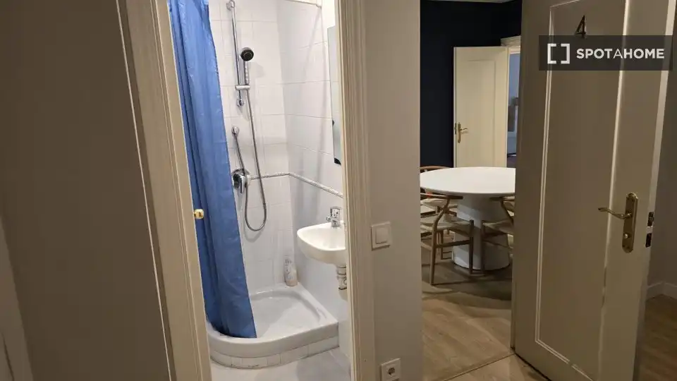 Bathroom of Flat for rent in Chamartín