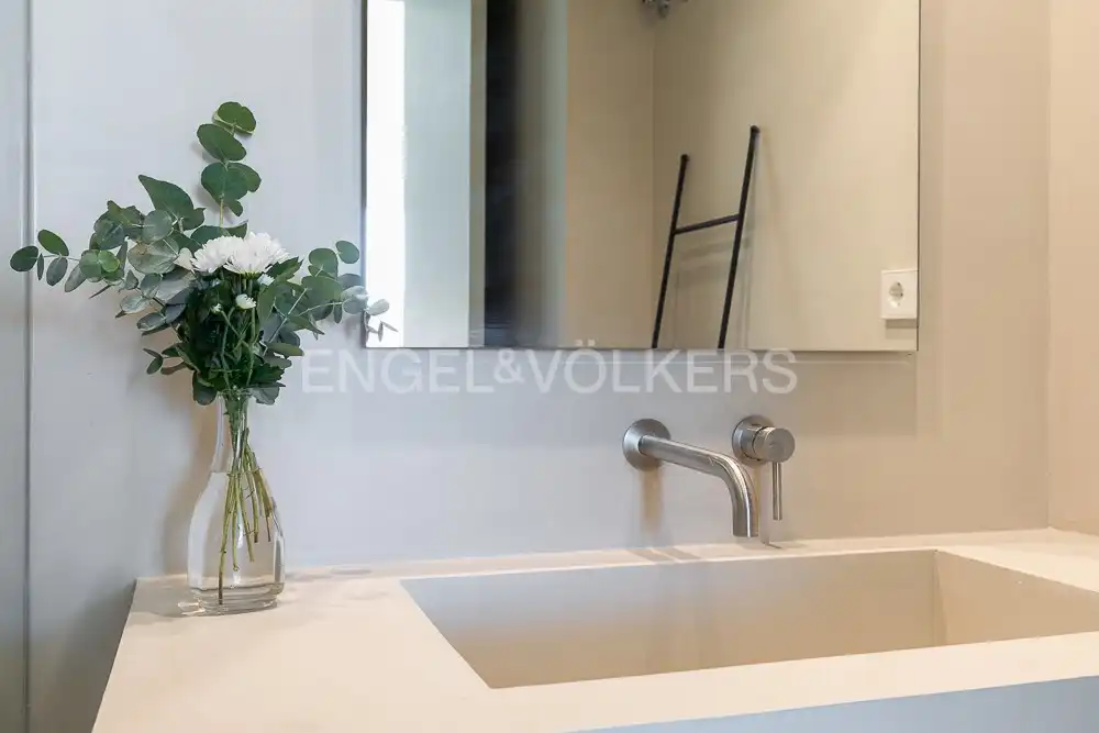 Bathroom of Attic for rent in Valencia  with Air Conditioner, Heating and Terrace