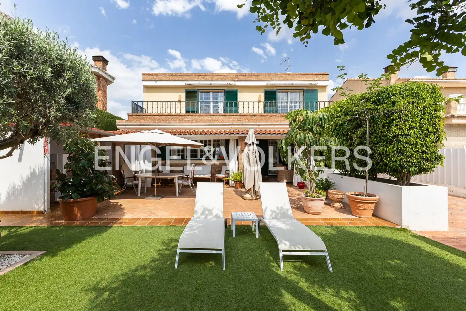 Vista exterior de Casa o xalet en venda en Torrent amb Aire condicionat, Calefacció i Jardí privat
