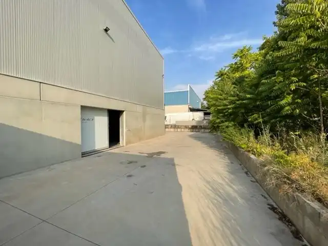 Vista exterior de Nau industrial en venda en Ponferrada