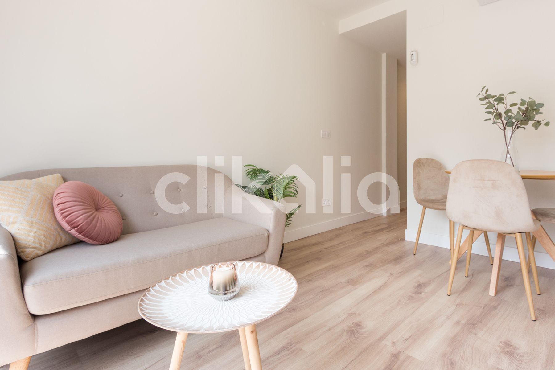 Living room of Flat for sale in  Sevilla Capital  with Air Conditioner, Terrace and Storage room