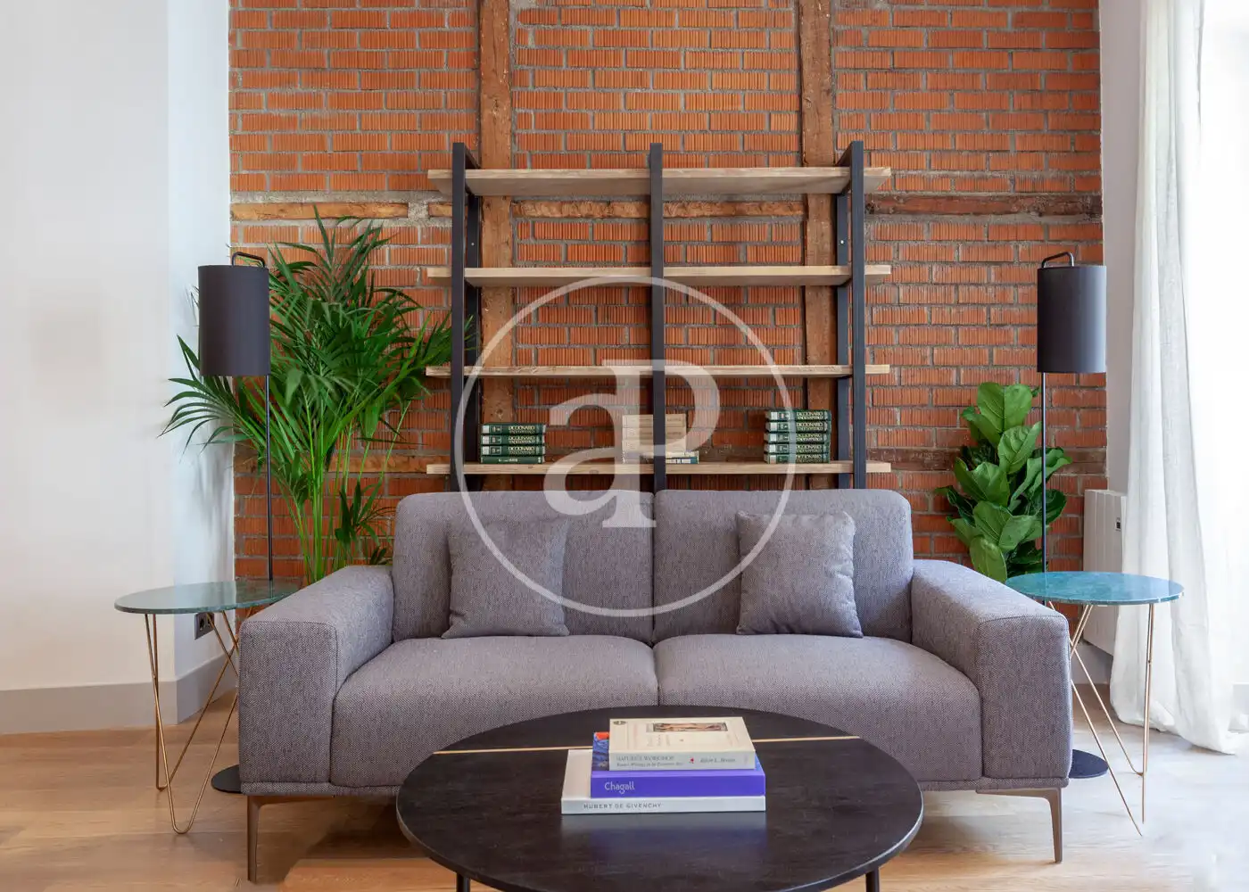 Flat for rent in Calle de Sta. María, Cortes - Huertas