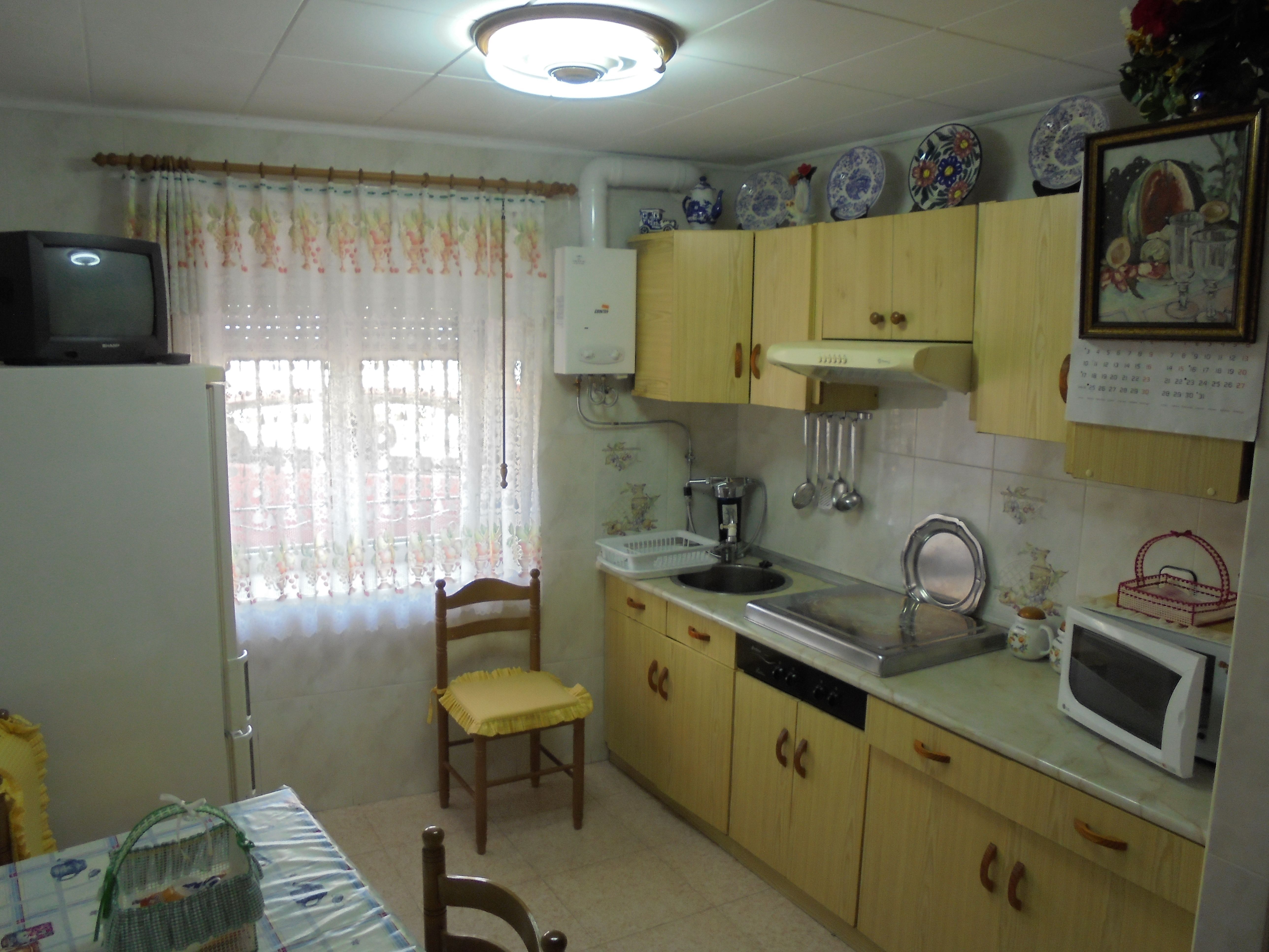 Kitchen of Single-family semi-detached for sale in La Bóveda de Toro   with Furnished, Oven and Washing machine