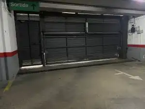 Aparcament de Garatge en venda en Sant Cugat del Vallès amb Alarma