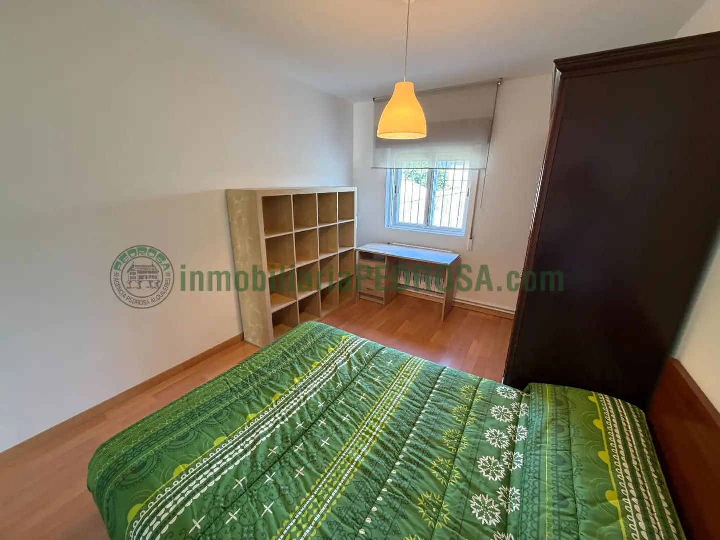Habitación de Piso de alquiler en Pontevedra Capital  con Calefacción, Amueblado y Balcón