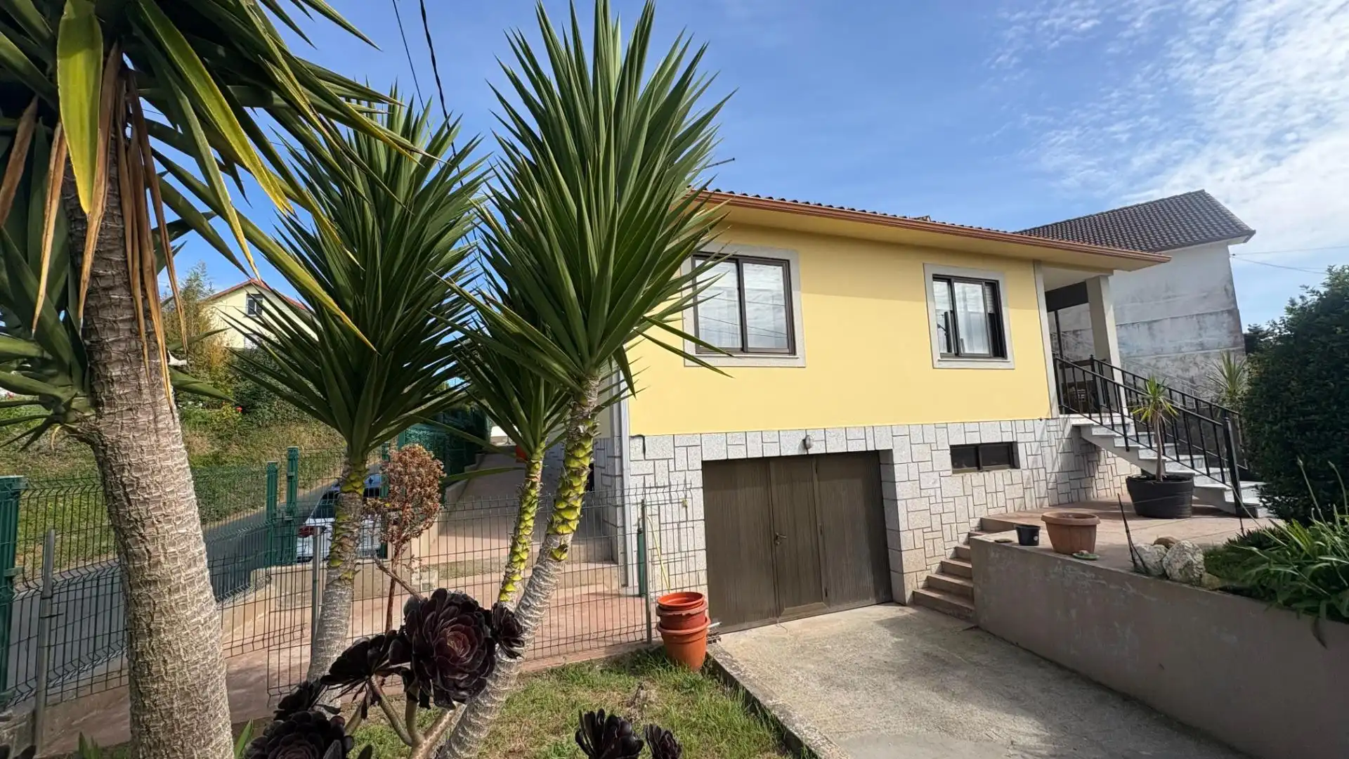 Vista exterior de Casa o xalet en venda en Mugardos amb Calefacció