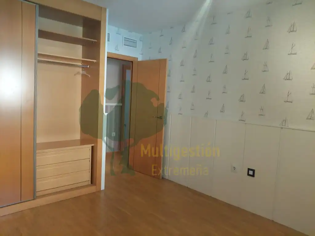 Habitación de Piso en venta en Cáceres con Aire acondicionado, Jardín privado y Piscina comunitaria