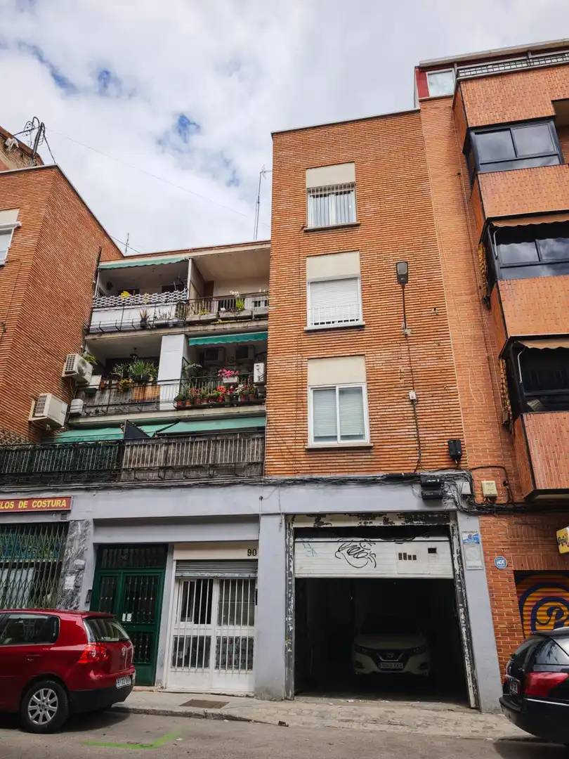 Vista exterior de Local en venta en Madrid