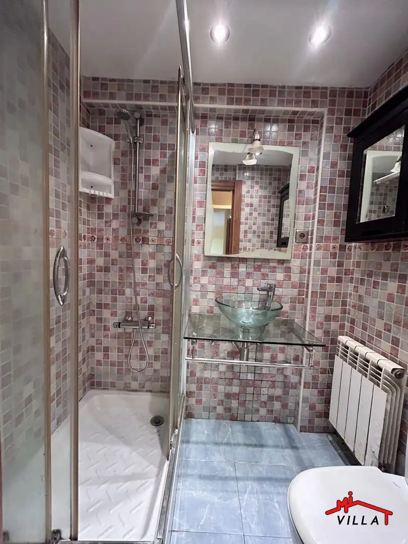 Bathroom of Flat for sale in Laredo  with Heating and Terrace