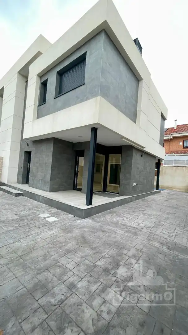 Vista exterior de Casa adosada en venda en Población de Arroyo amb Calefacció i Piscina