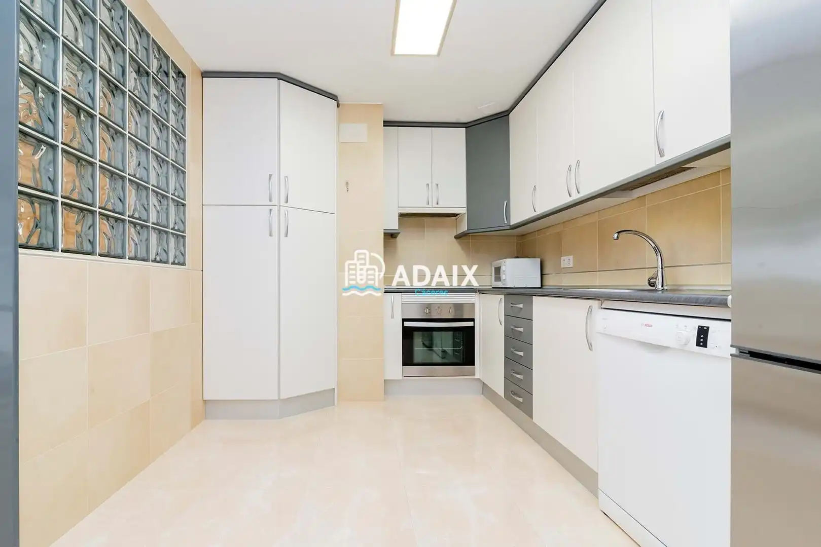 Kitchen of Flat for rent in Cáceres  with Air Conditioner, Heating and Storage room