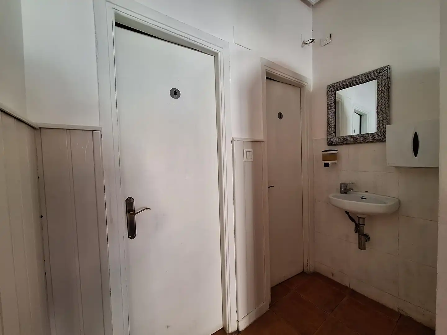 Badezimmer von Geschaftsraum zum Verkauf in Zalla 