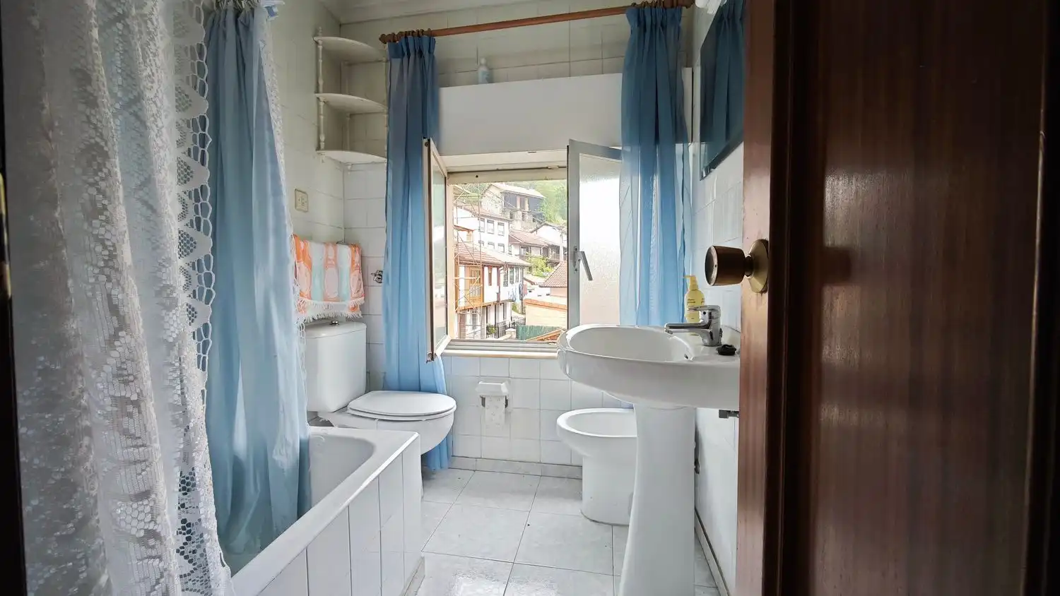 Bathroom of Flat for sale in Aller  with Heating, Private garden and Terrace