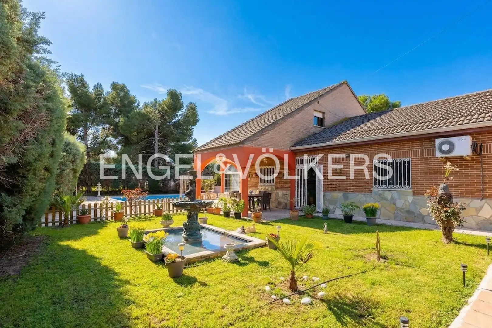 Vista exterior de Casa o chalet en venta en Mejorada del Campo con Aire acondicionado, Calefacción y Terraza