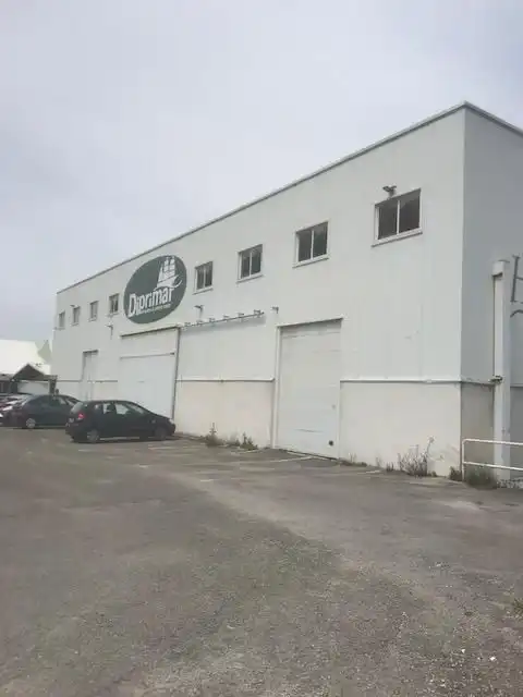 Vista exterior de Nave industrial de alquiler en Santander