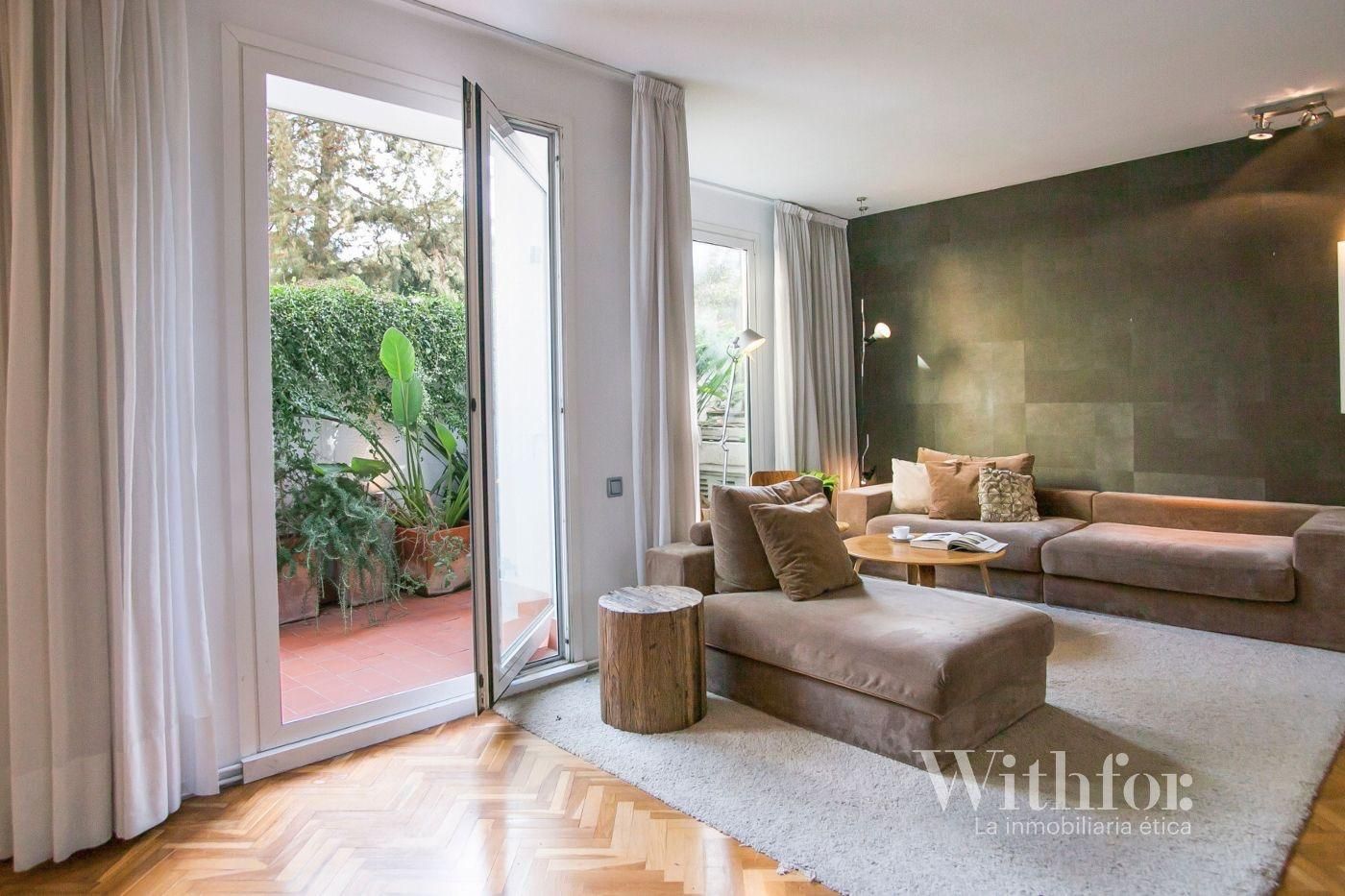 Living room of Flat to rent in  Barcelona Capital  with Air Conditioner, Heating and Parquet flooring