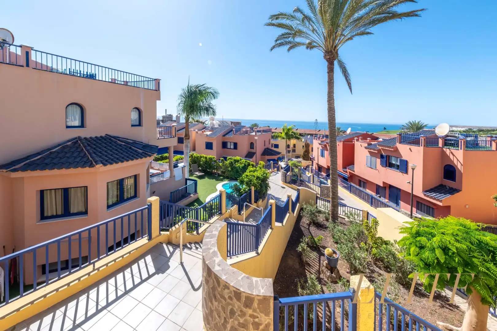 Vista exterior de Casa o chalet en venta en San Bartolomé de Tirajana con Aire acondicionado, Jardín privado y Terraza