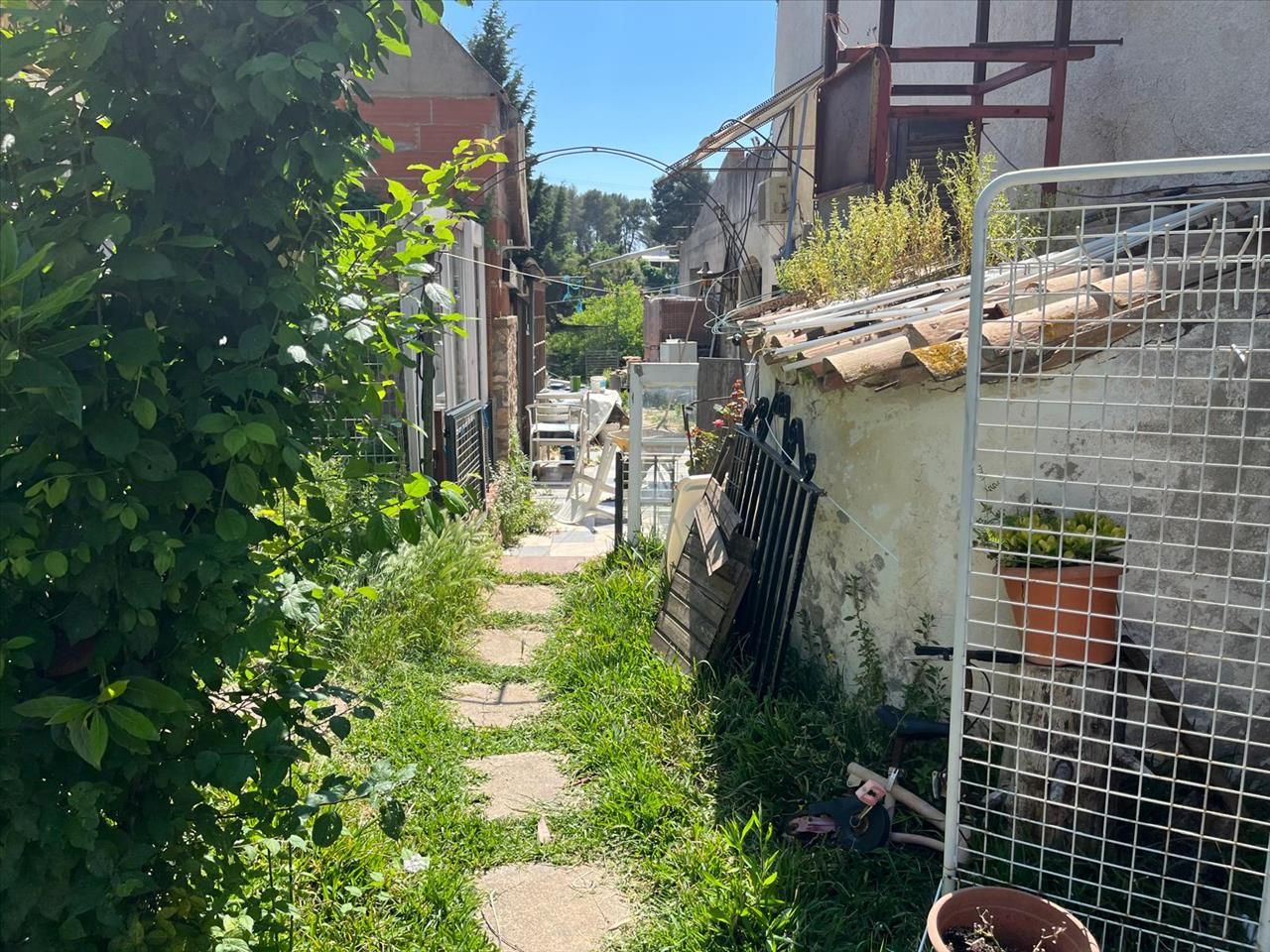 Vista exterior de Casa o xalet en venda en Cunit amb Traster i Piscina