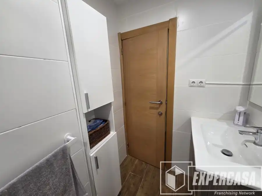 Bathroom of Flat for sale in Alfafar  with Air Conditioner