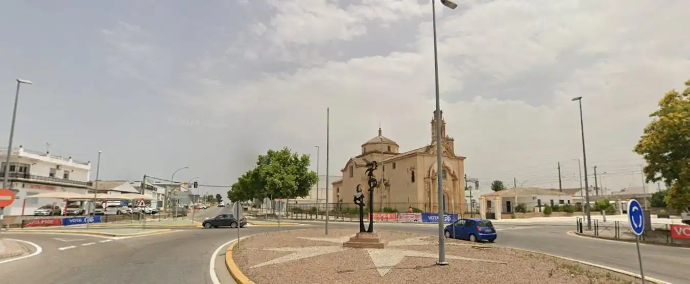 Vista exterior de Casa adosada en venta en Lora del Río